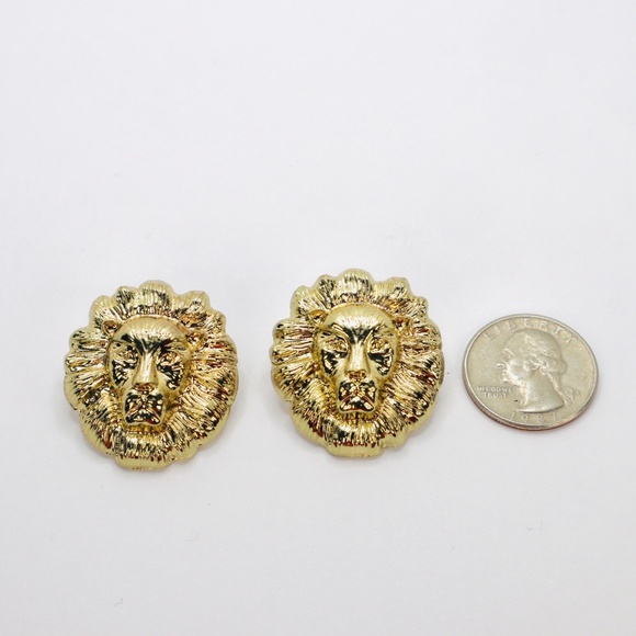 Vintage Style GoldTone Pierced Earrings 3D Lion Head Face Shiny New Fashion - Picture 2 of 2